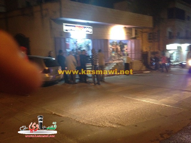 كفرقاسم : اطلاق نار واصابة صاحبة المحل بعيارات نارية في شارع الشهداء 